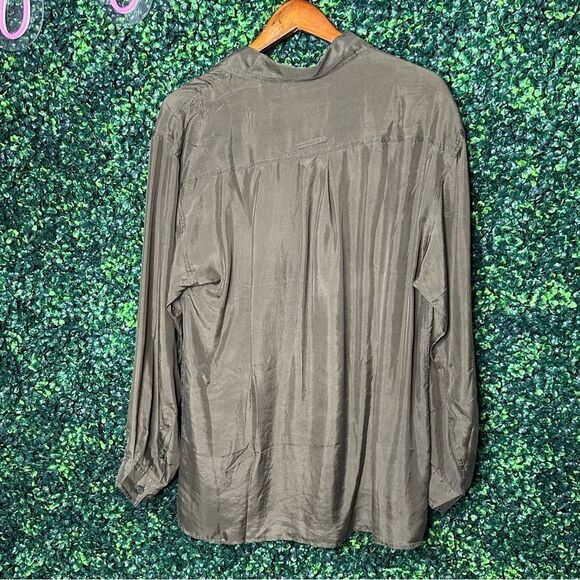 Vintage Olive Green 100% Silk Soft Button Down Top Sz Medium - Picture 5 of 5